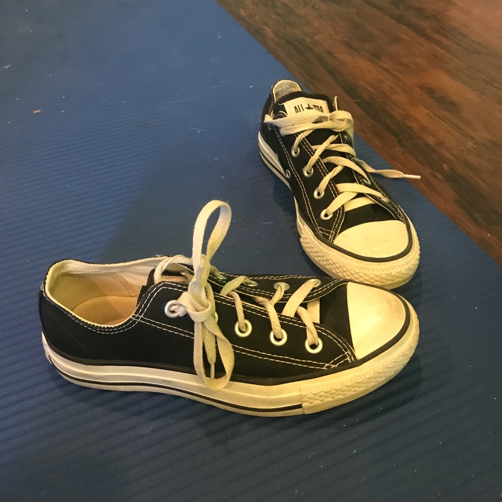 Black low top converse